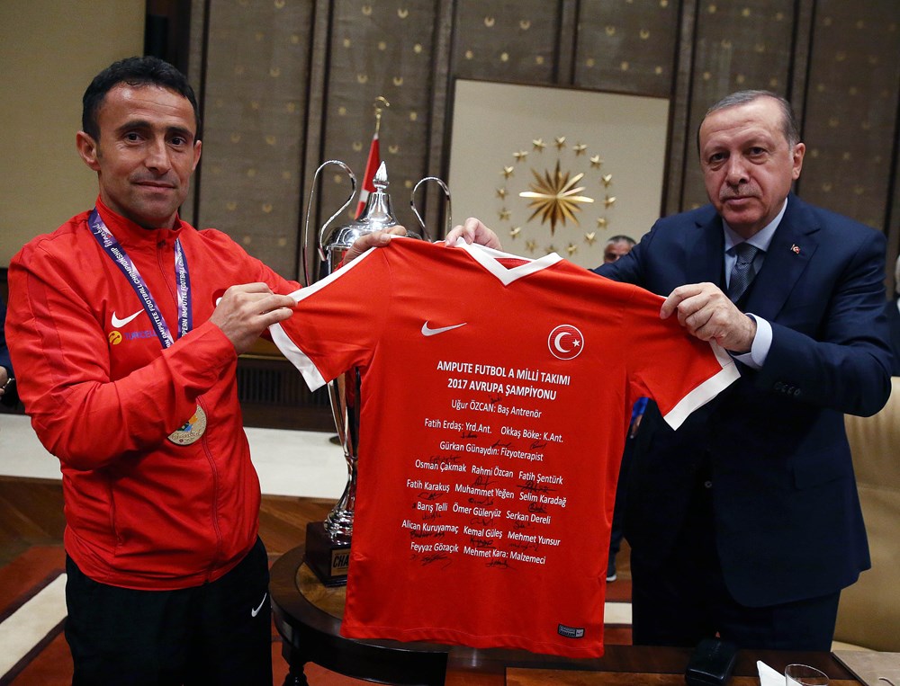 Cumhurbaşkanı Erdoğan, Ampute Futbol ile Tekerlekli Cumhurbaşkanı Erdoğan, Ampute Futbol ile Tekerlekli