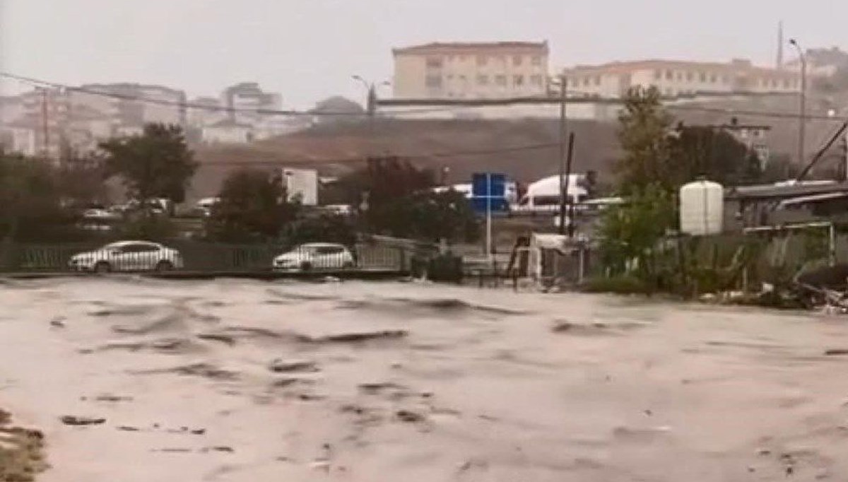 Sağanak bu kez Asya Yakası'nı vurdu Sağanak bu kez Asya Yakası'nı vurdu