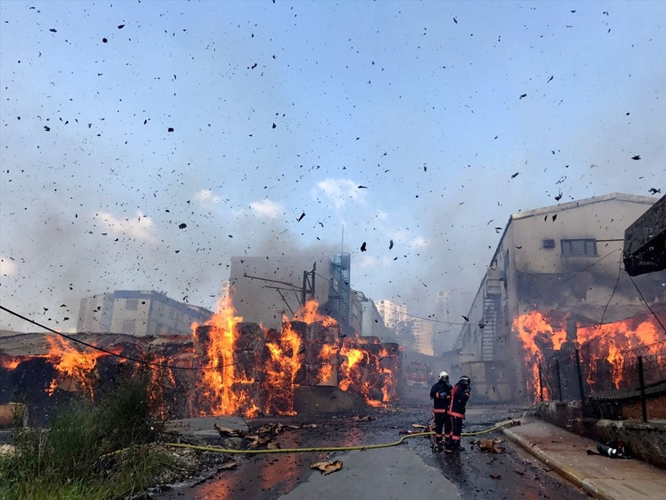 Halkalı'da karton fabrikasında yangın - 1