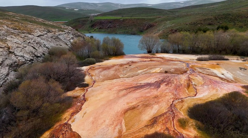 Otlukbeli Gölü'nün romatizmal hastalıklara iyi geldiğine inanılıyor - 1