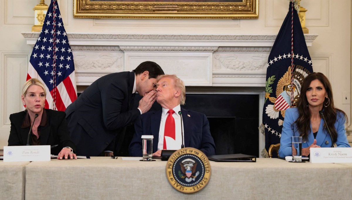 Trump'a toplantıyı erken sonlandıran not