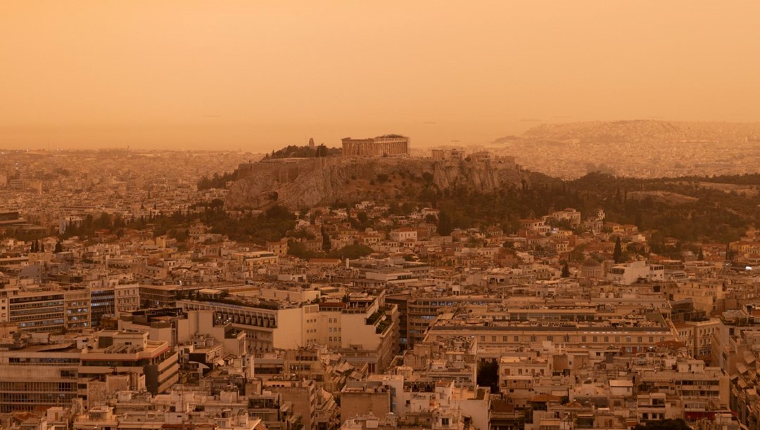 Atina'da Afrika'dan taşınan çöl tozu etkili oluyor