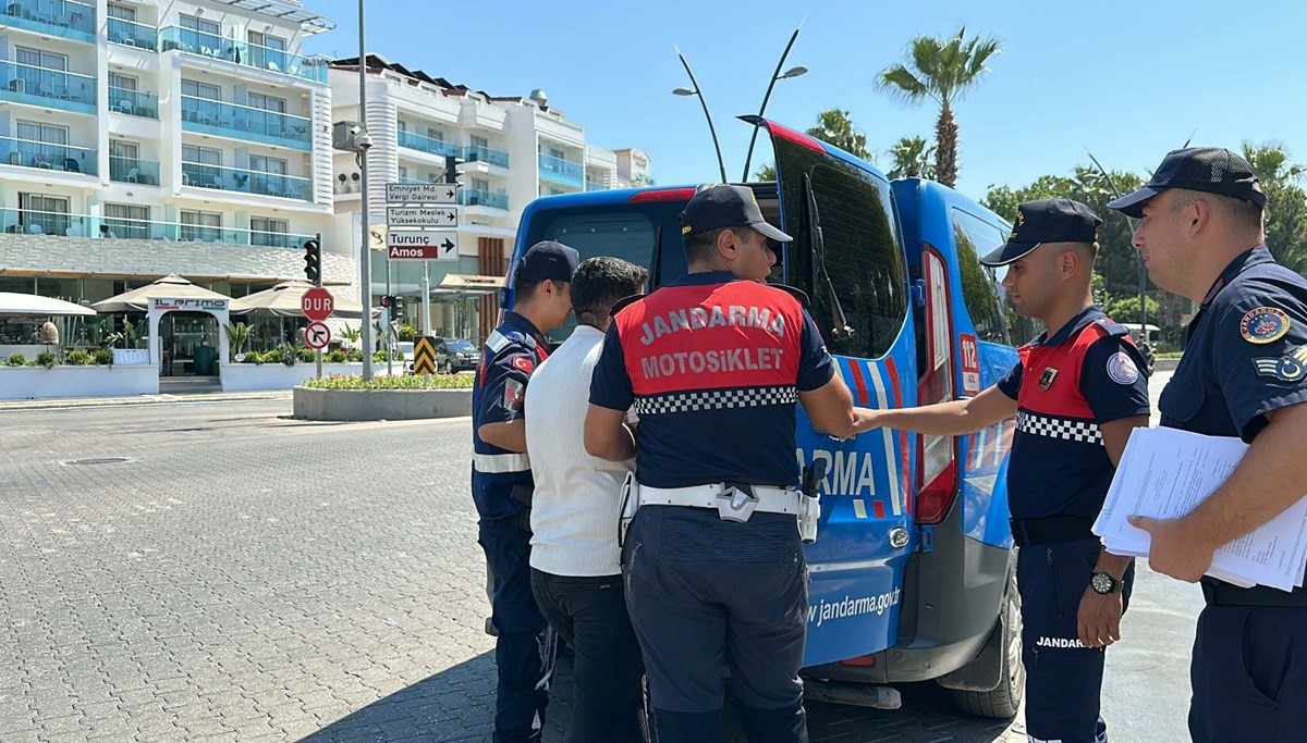 27 yıl hapis cezasıyla aranıyordu, cinsiyet değiştirdiği ortaya çıktı