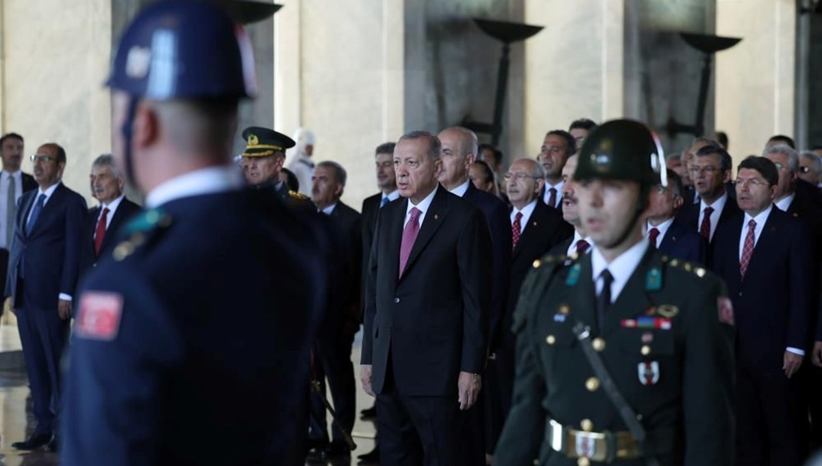 Devletin zirvesi Anıtkabir’de | Cumhurbaşkanı Erdoğan: Türkiye Yüzyılı vizyonumuzu, devlet millet el ele vererek büyük bir azim ve kararlılık içinde hayata geçiriyoruz