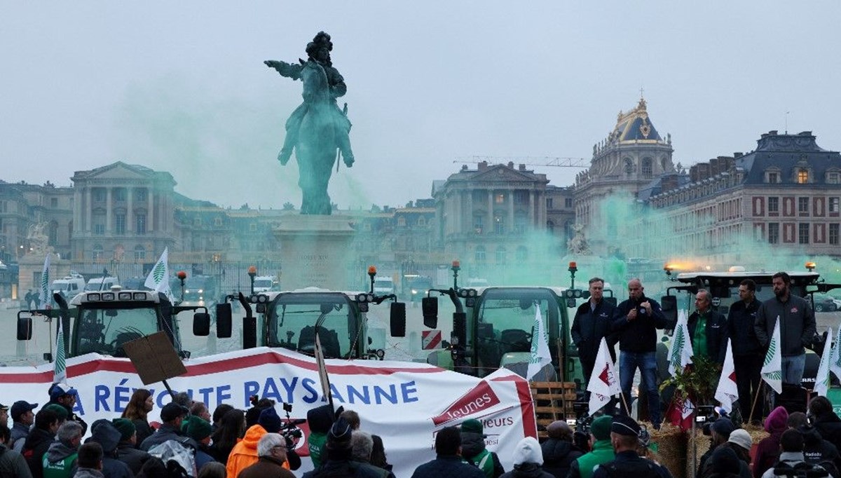 Fransız çiftçiler Versay Sarayı'nın kapısına dayandı