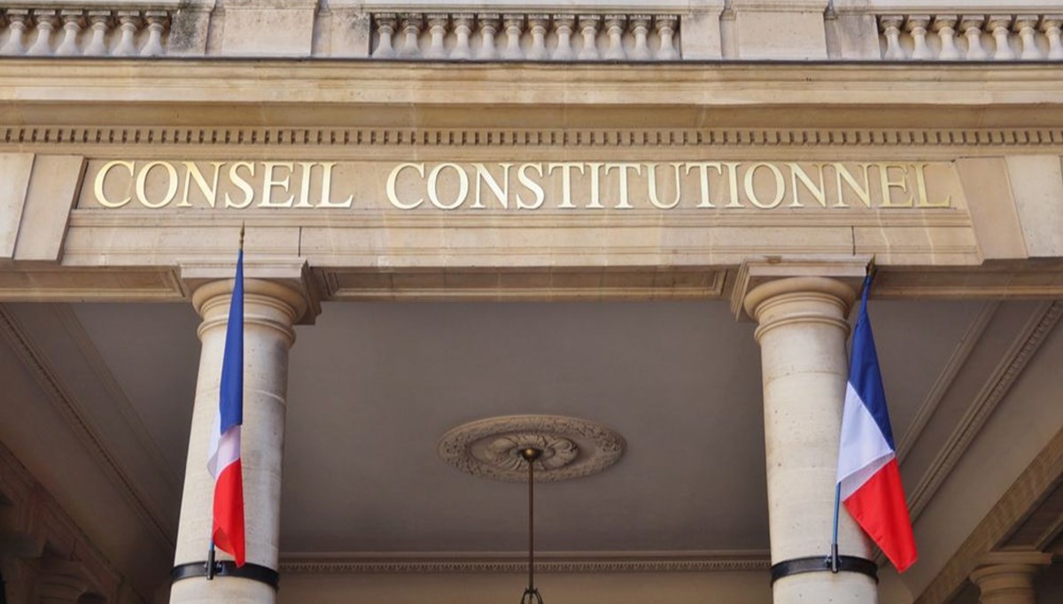 Fransa'da tartışmalı emeklilik reformu kısmen onaylandı Fransa'da tartışmalı emeklilik reformu kısmen onaylandı