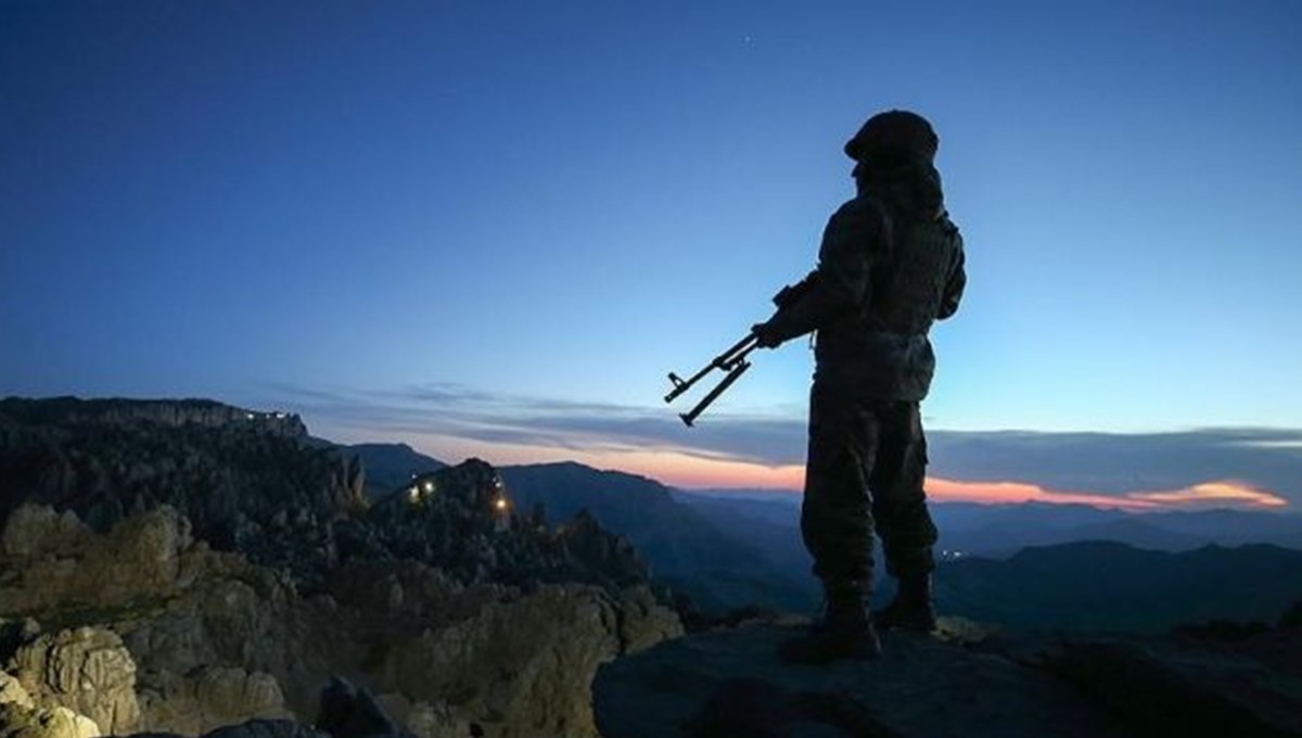 SON DAKİKA: MSB: Zeytin Dalı Harekat bölgesinde 2 asker şehit oldu, 3 PKK/YPG'li terörist etkisiz hale getirildi SON DAKİKA: MSB: Zeytin Dalı Harekat bölgesinde 2 asker şehit oldu, 3 PKK/YPG'li terörist etkisiz hale getirildi