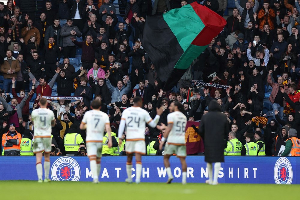 Fenerbahçe'nin Rakibi Rangers'tan Tarihi Adet: Ibrox'ta 126 Yıllık Kraliçe II. Elizabeth Yemini 76 A U5z6dYDkmLgjBP6qRykw