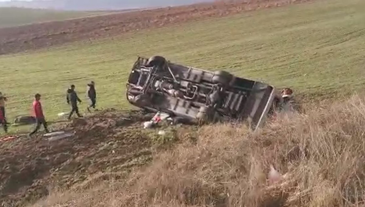 Amasya’da güreşçileri taşıyan midibüs devrildi: 1 ölü, 15 yaralı
