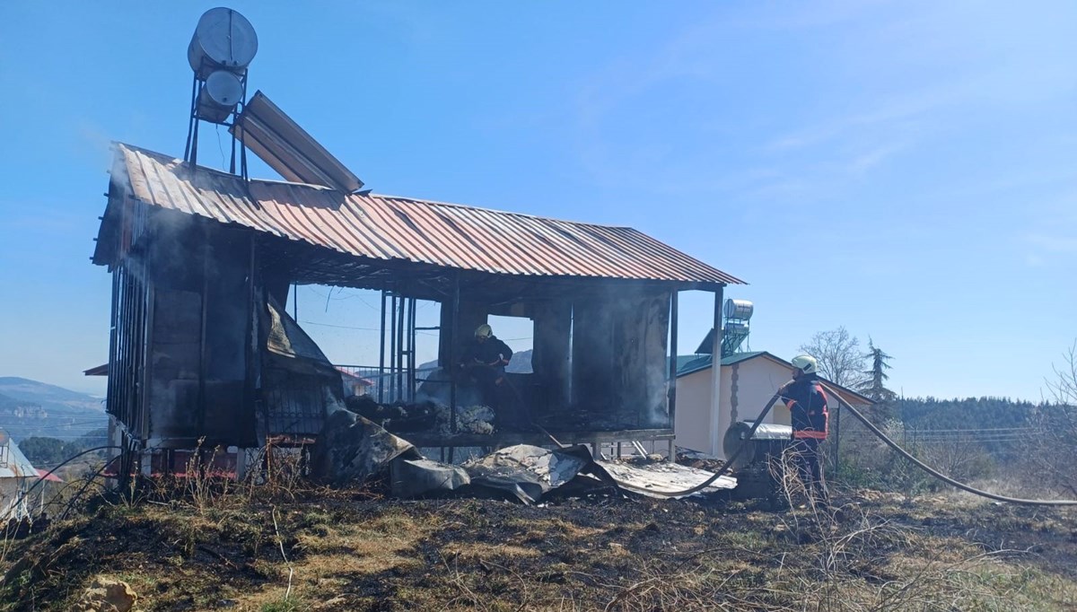 Mersin'de yayla evi yandı