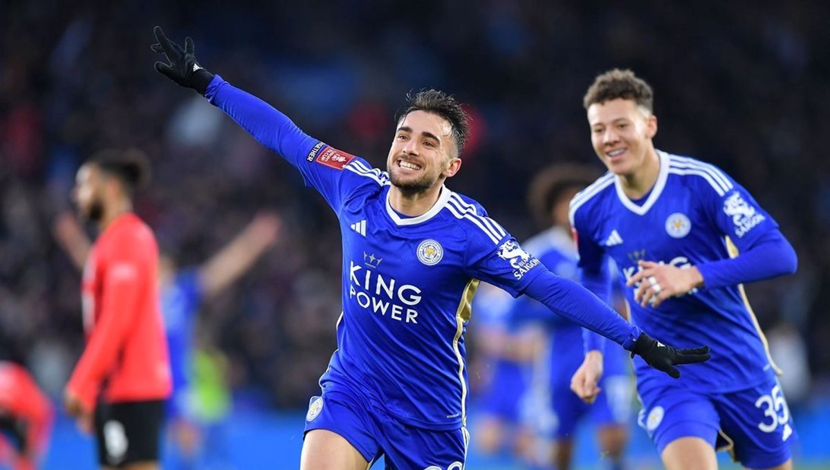 Yunus Akgün, Leicester City'ye veda etti