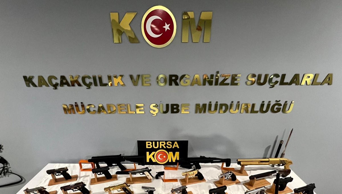 Bursa'da operasyon: Yatak odaları silah deposu çıktı, iki kişi tutuklandı