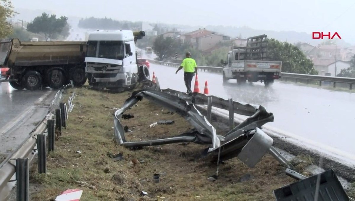 Büyükçekmece'de hafriyat kamyonu kazası