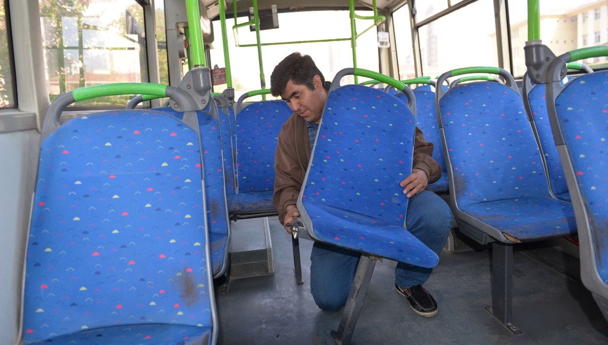 Halk otobüsünün çalınan koltukları, şoföre teslim edildi