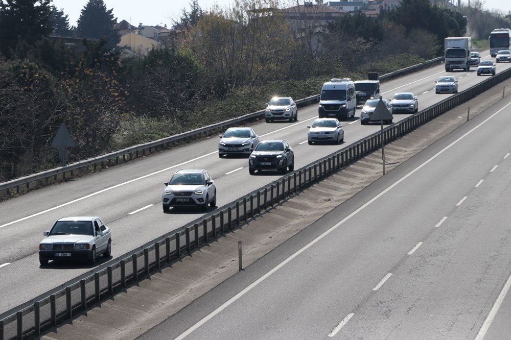 İstanbul'da Tatil Çilesi: Trafik Kabusu Şehri Esir Aldı 74 A4UYKu7hPkqGSzQSes1kwQ