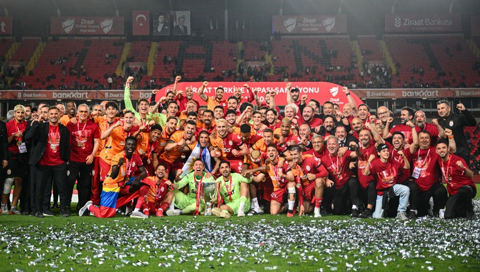 Galatasaray başarıdan başarıya koşuyor: Kupa üstüne kupa