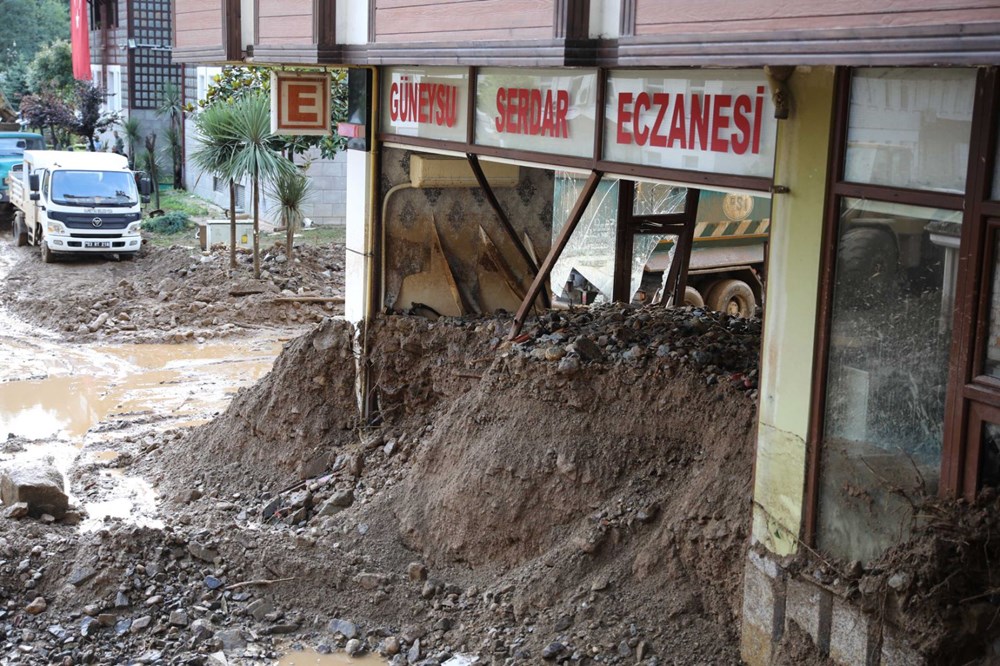 Rize’de sel ve heyelan afetinin hasarı gün ağarınca ortaya çıktı - 19