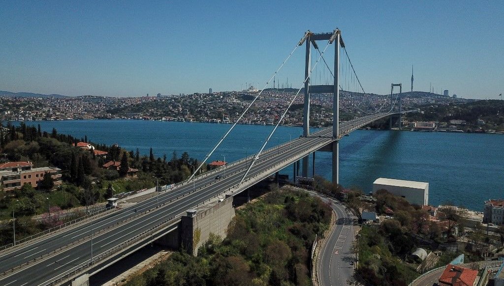 İstanbul Boğazı'nda gemi trafiği askıya alındı