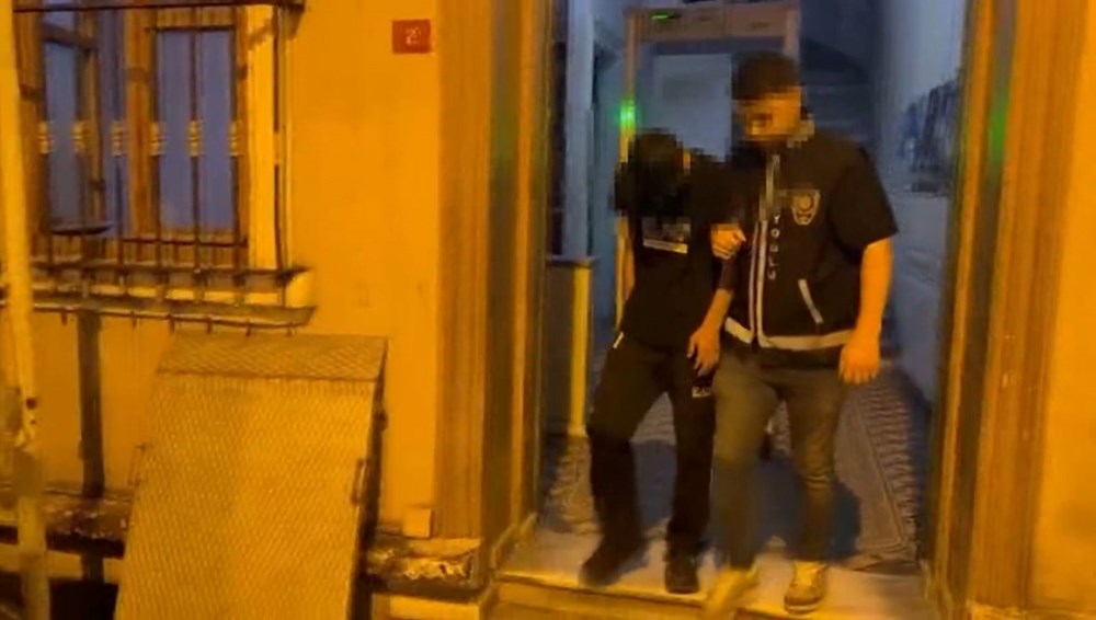 İstanbul'da takside dehşet anı: Taksiciyi ensesinden bıçakladı - 4