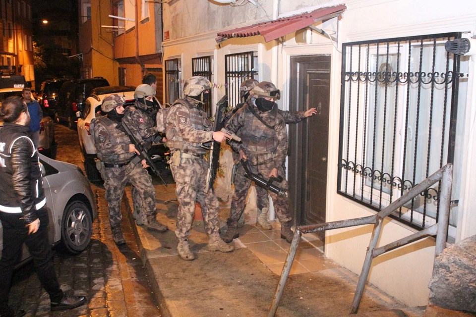 İstanbul'daki uyuşturucu operasyonunda yakalanan 47 şüpheli tutuklandı - 1