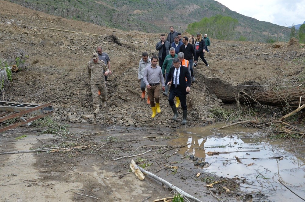 HES'in su borusu patladı: Heyelan ve su taşkınlar yaşandı - 1