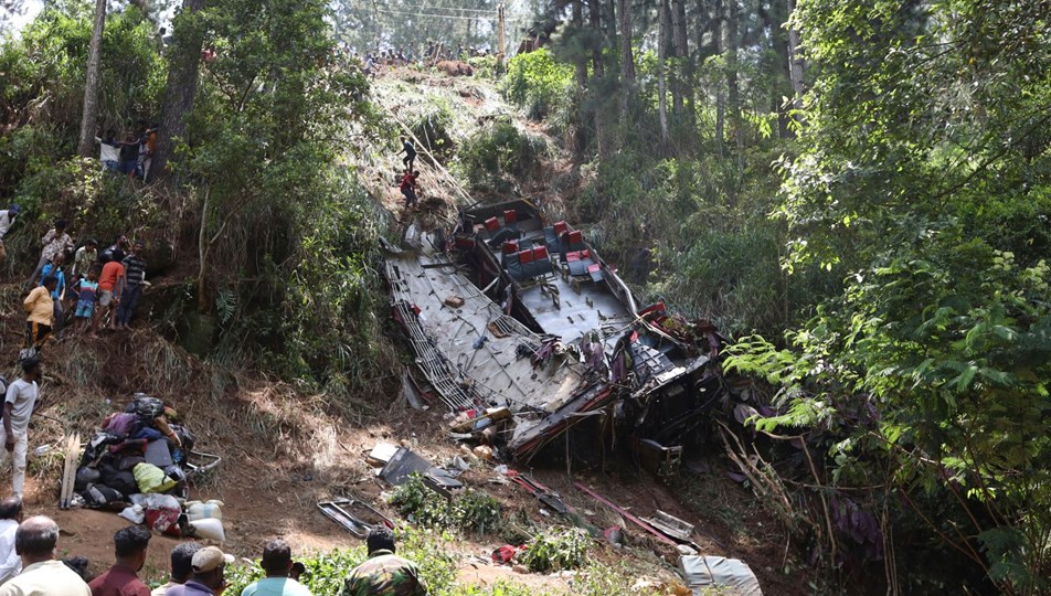 Sri Lanka’da yolcu otobüsü uçuruma yuvarlandı: 21 ölü
