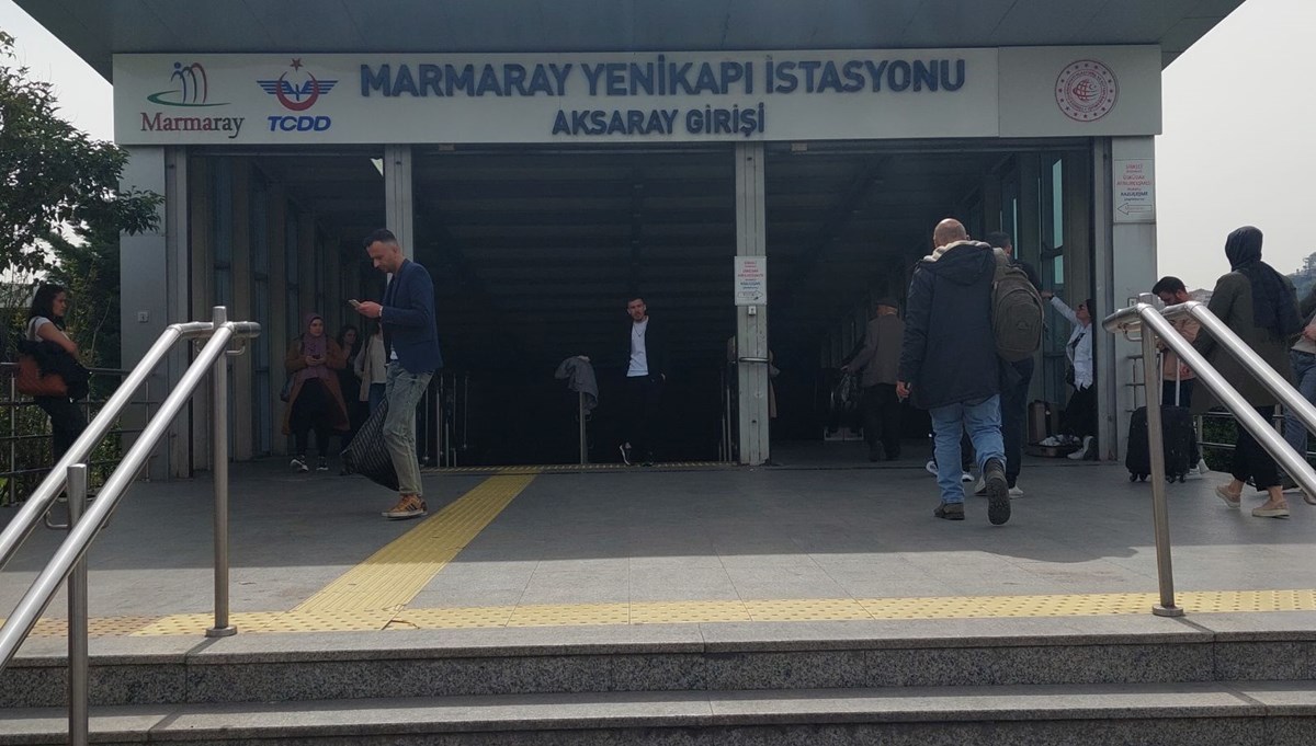 Marmaray'da bir kişi intihar etti