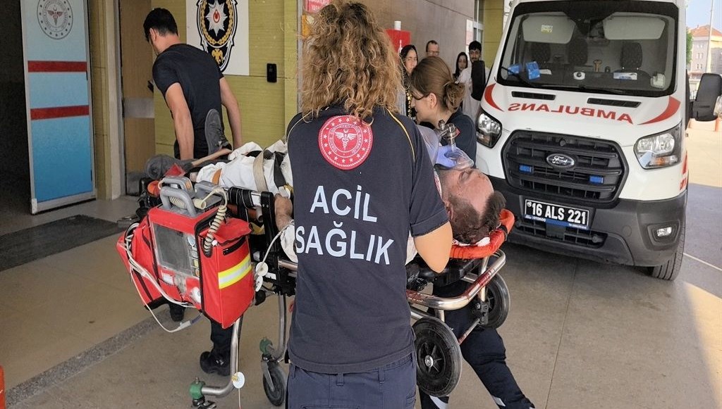 Fabrikanın çatısından düşen işçi öldü