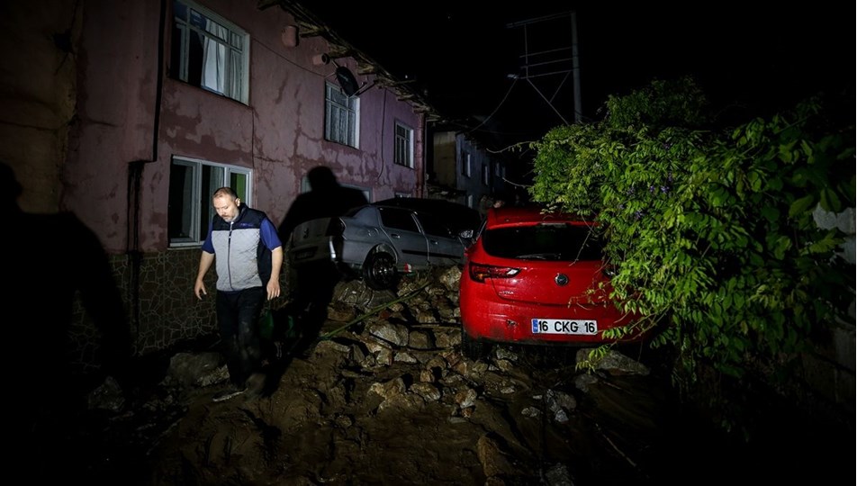 Bursa'da sel nedeniyle bir kişi hayatını kaybetti