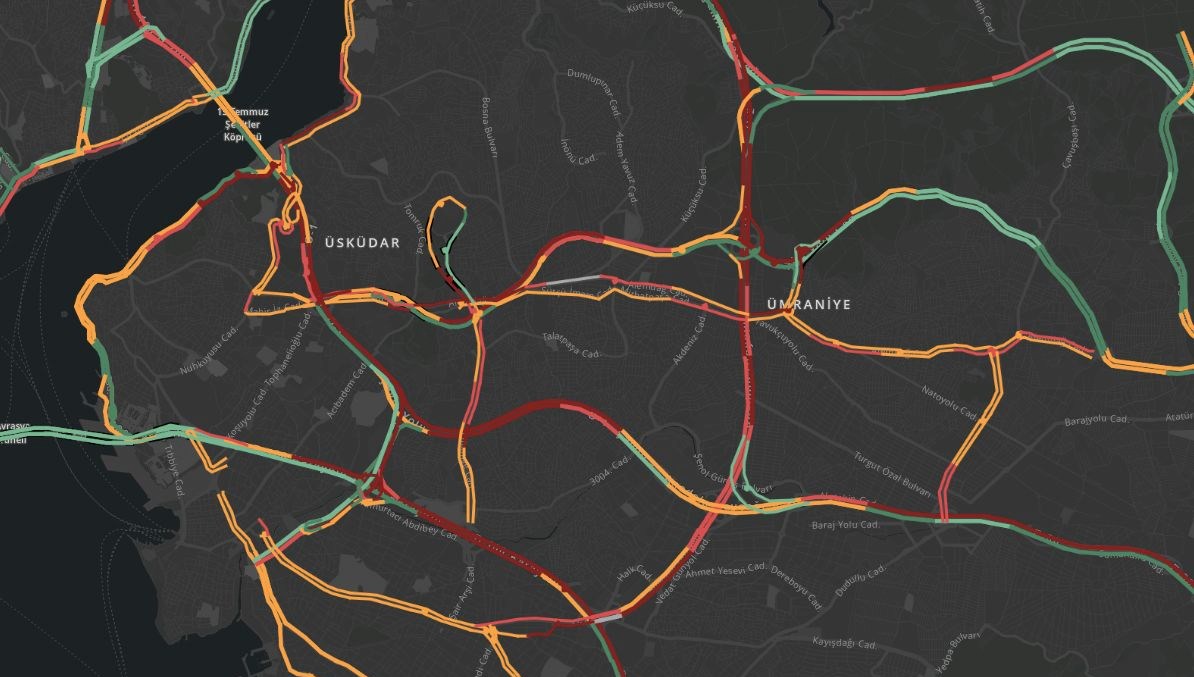 İstanbul'da yağmur trafiği: Anadolu Yakası dur kalk ilerliyor