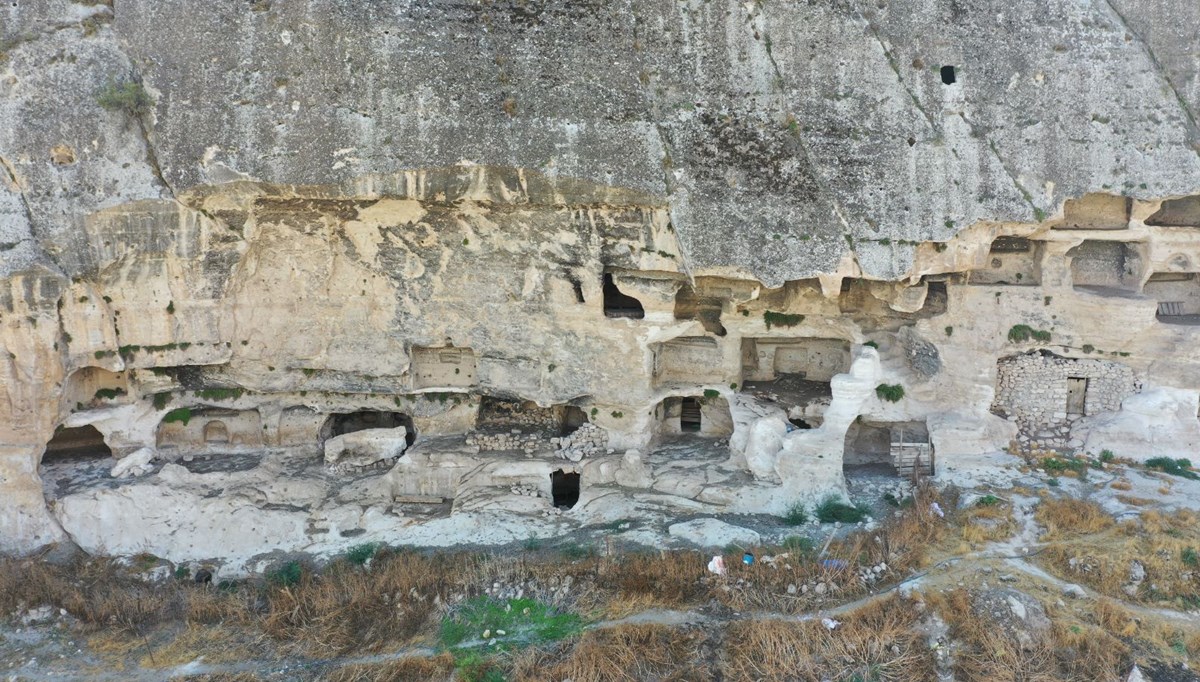 Hasankeyf'teki tarihi mağaraların turizme kazandırılması için çalışma başlatıldı Hasankeyf'teki tarihi mağaraların turizme kazandırılması için çalışma başlatıldı