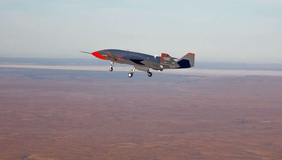 Boeing'in insansız savaş uçağı ilk uçuşunu yaptı - 1