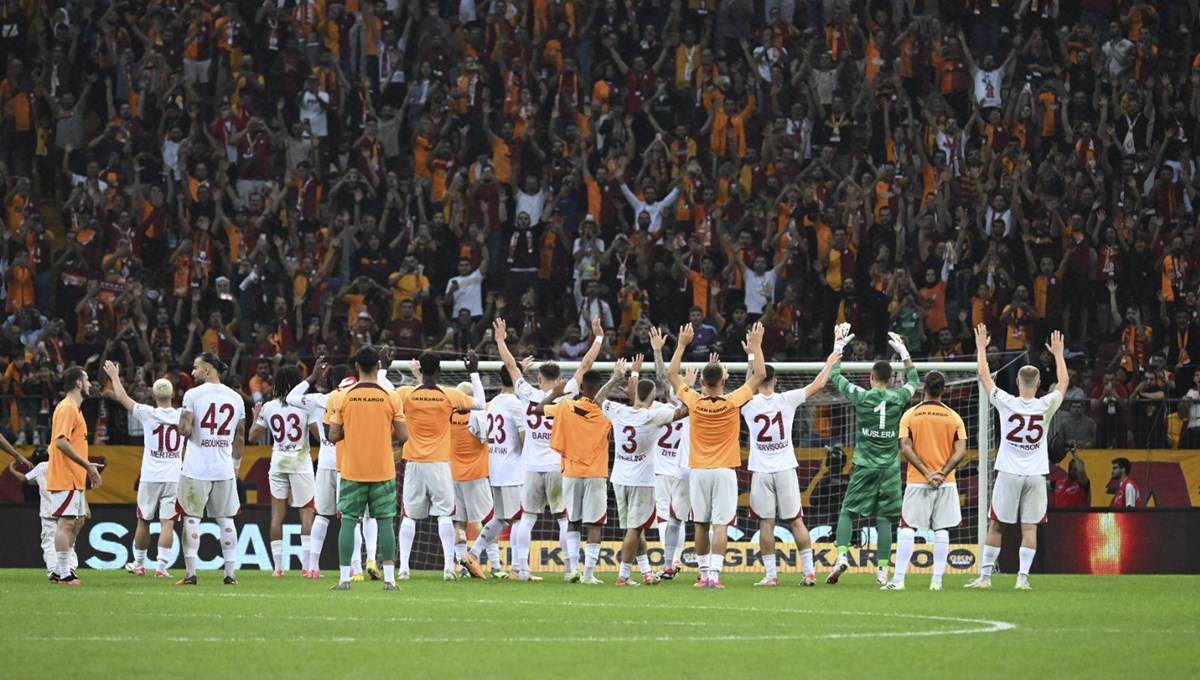 Galatasaray'ın transfer karnesi: 30 milyon euro bonservis ve kiralama bedeli ödedi Galatasaray'ın transfer karnesi: 30 milyon euro bonservis ve kiralama bedeli ödedi