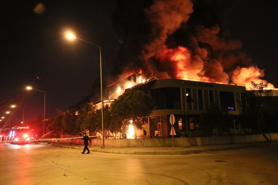 İzmir'de fabrika yangını - 1