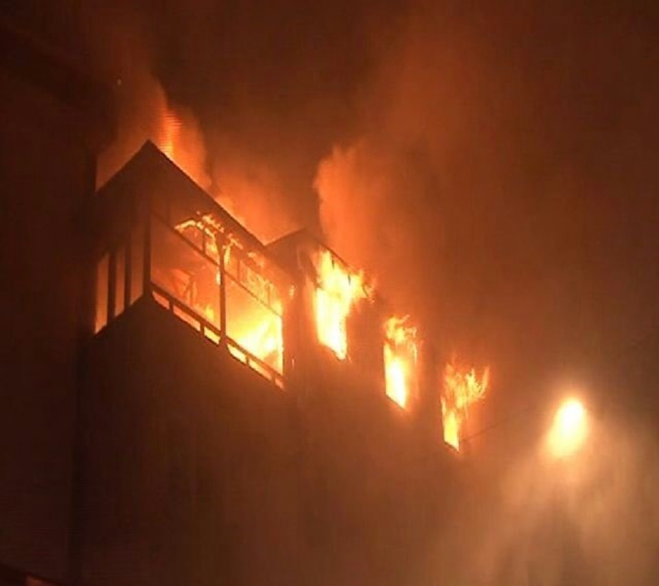 Üsküdar'da 5 katlı binada yangın - 2