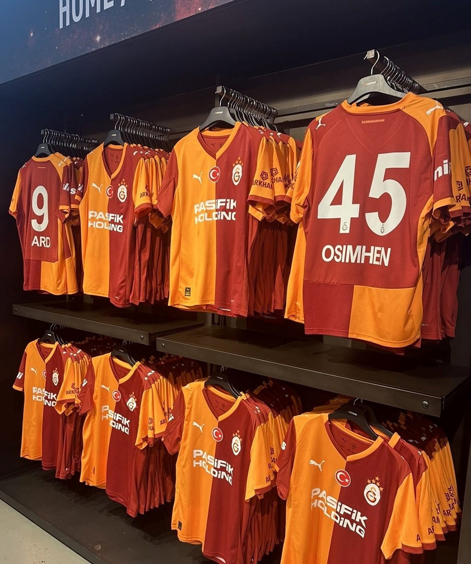 Galatasaray'ın yeni sezon formalarında taraftarı heyecanlandıran Osimhen ayrıntısı - 2