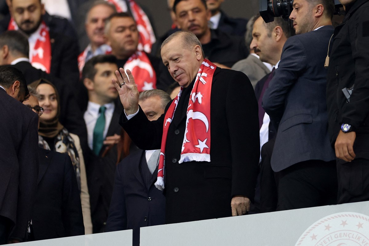 Cumhurbaşkanı Recep Tayyip Erdoğan, karşılaşmayı protokol tribününden izledi.