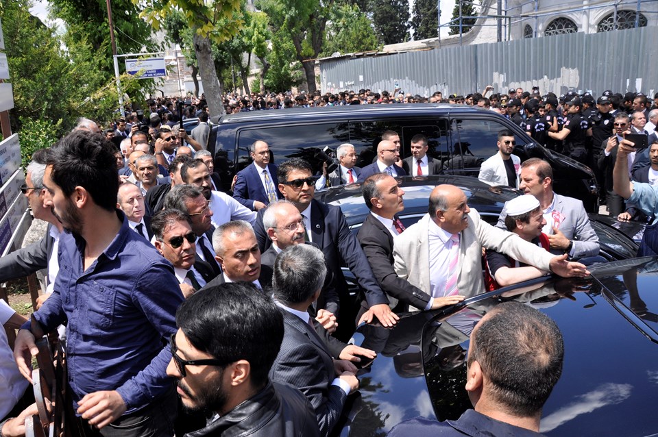 Kılıçdaroğlu'na cenazede protesto - 5