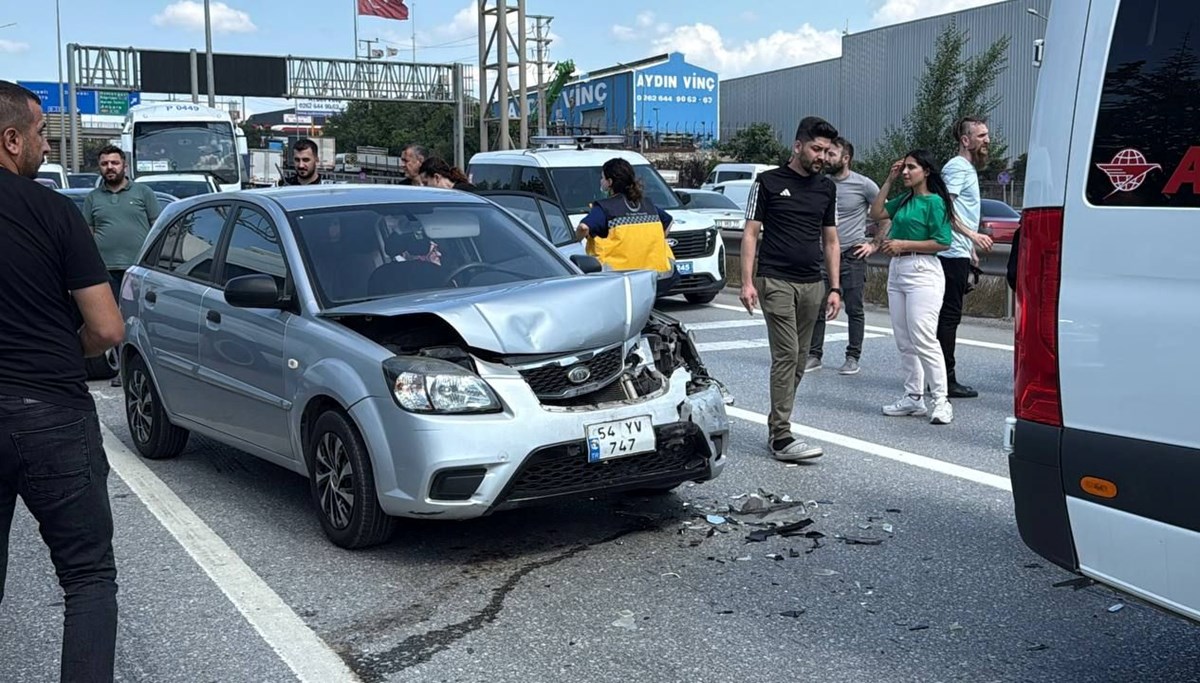 Kocaeli'de D-100'ü kitleyen kaza