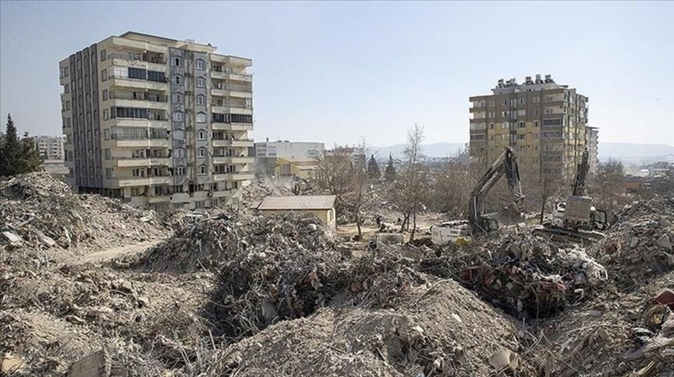 Ebrar Sitesi D Blok davası | Depremde 103 kişi hayatını kaybetmişti: "Yıkılan apartmanda demir yoktu" - 1
