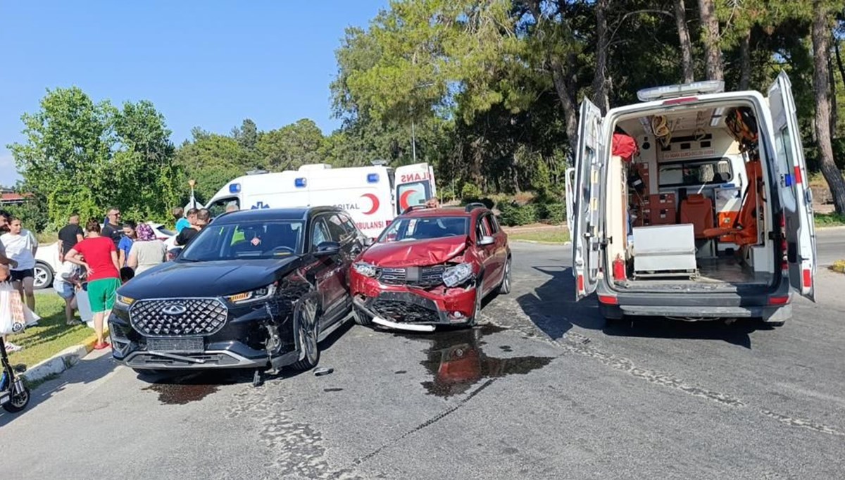 Antalya'da trafik kazası: Yedi yaralı Antalya'da trafik kazası: Yedi yaralı