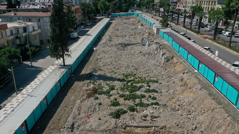 Depremin merkez üssünde molozların arasında ürünler filizlenmeye başladı - 11