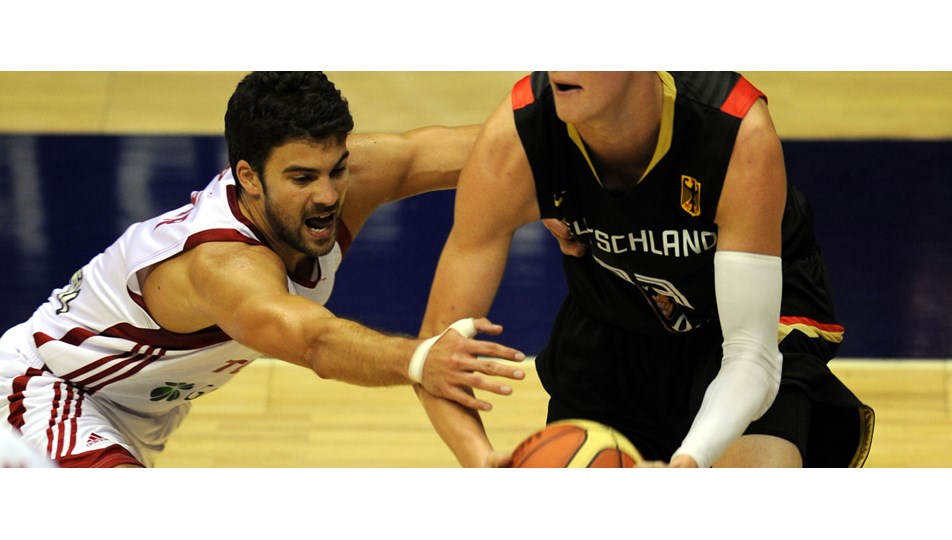 Nefes kesen maç Almanya'nın: 74-67