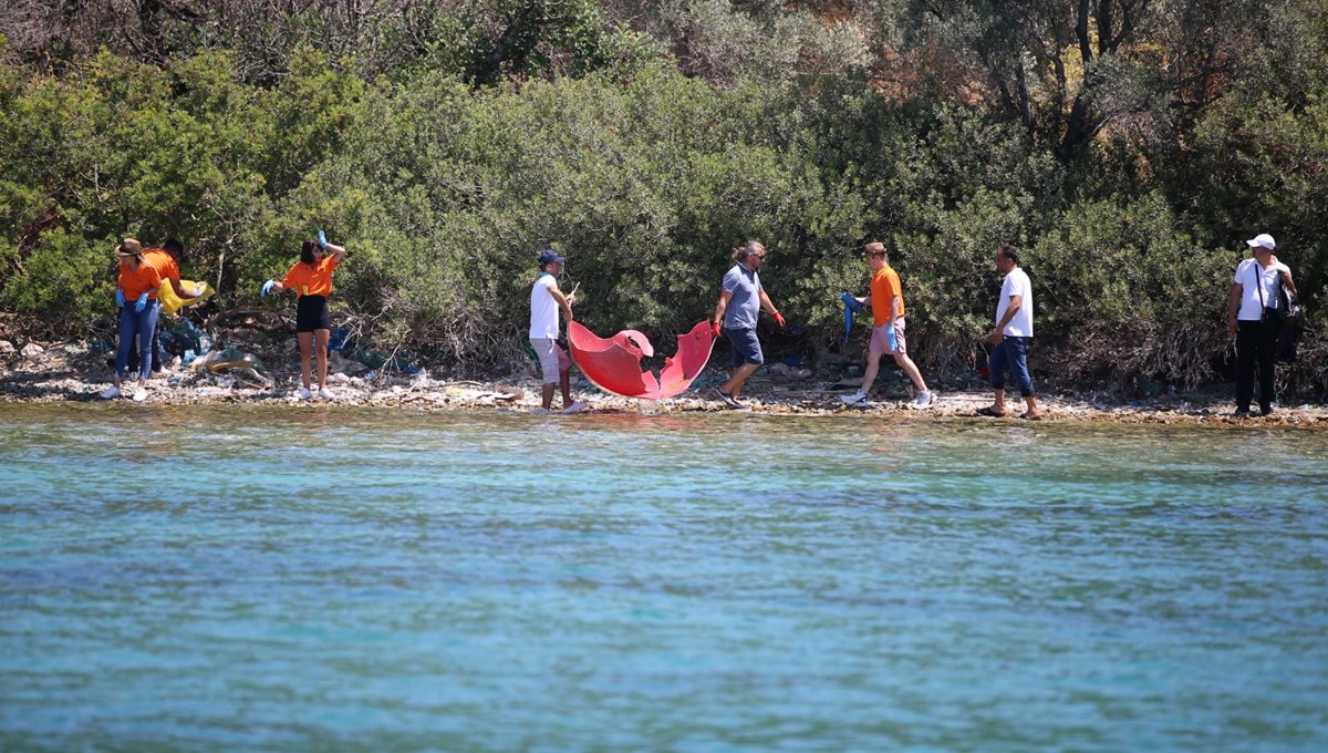 Muğla Bodrum'da kıyı ve dip temizliği: 7,5 ton atık çıkarıldı çıktı
