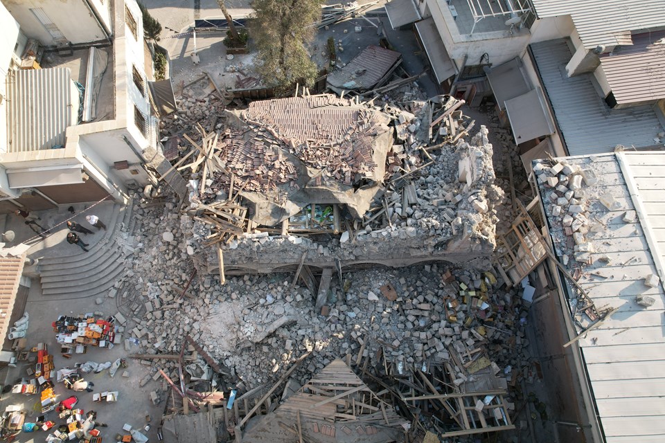 405 yıllık Tarihi Saraçhane Camii deprem yıkıldı - 1