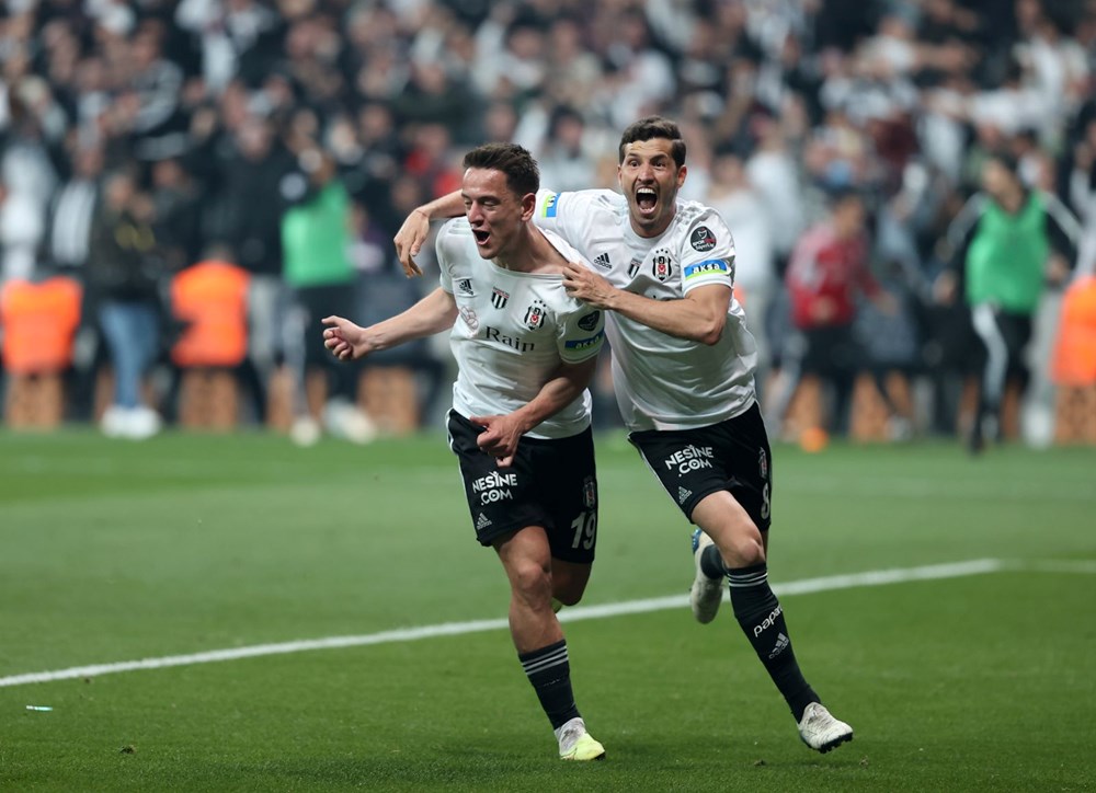 Derbide kazanan Beşiktaş (Beşiktaş-Galatasaray maç sonucu) - Son Dakika  Spor Haberleri