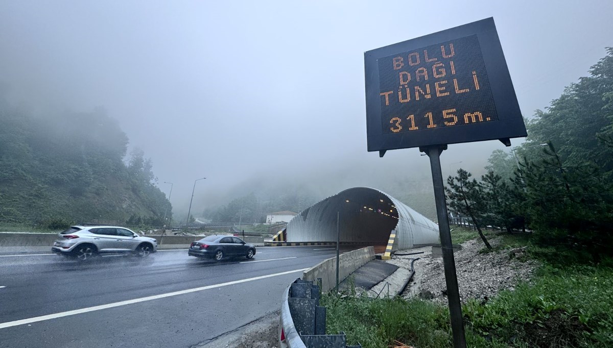 Bolu Dağı'nda sis ve sağanak etkili oldu Bolu Dağı'nda sis ve sağanak etkili oldu