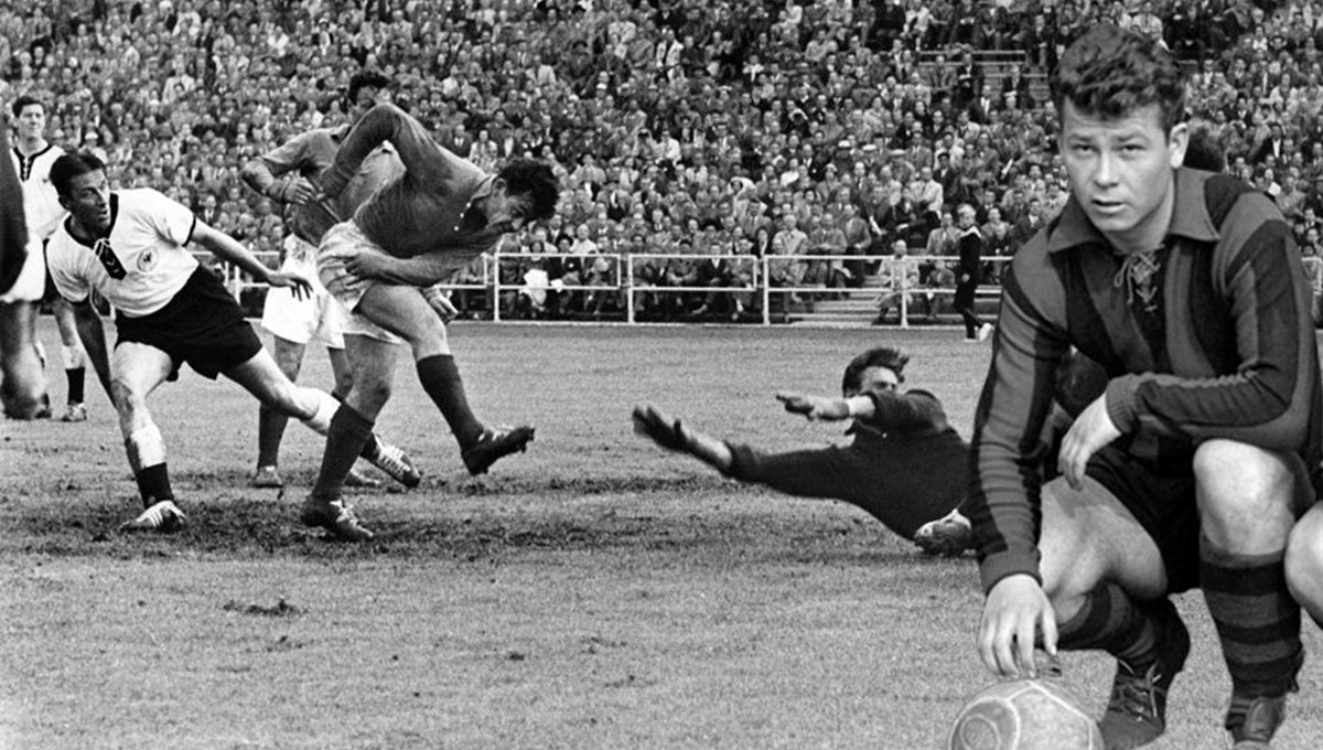 Dünya Kupası rekortmeni Just Fontaine vefat etti Dünya Kupası rekortmeni Just Fontaine vefat etti