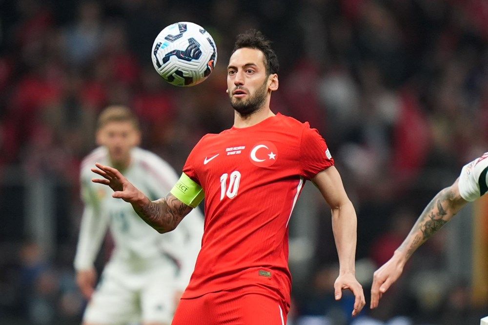 Hakan Çalhanoğlu, Lefter Küçükandonyadis ve Cenk Tosun'u yakaladı - 4