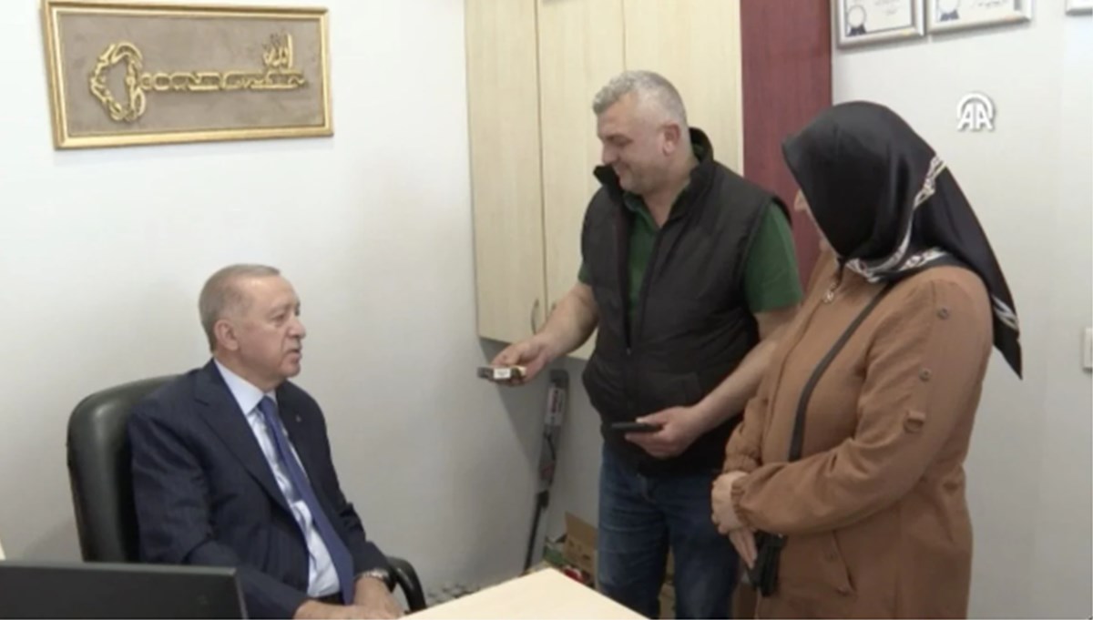 Cumhurbaşkanı Erdoğan vatandaşa sigarayı böyle bıraktırdı Cumhurbaşkanı Erdoğan vatandaşa sigarayı böyle bıraktırdı